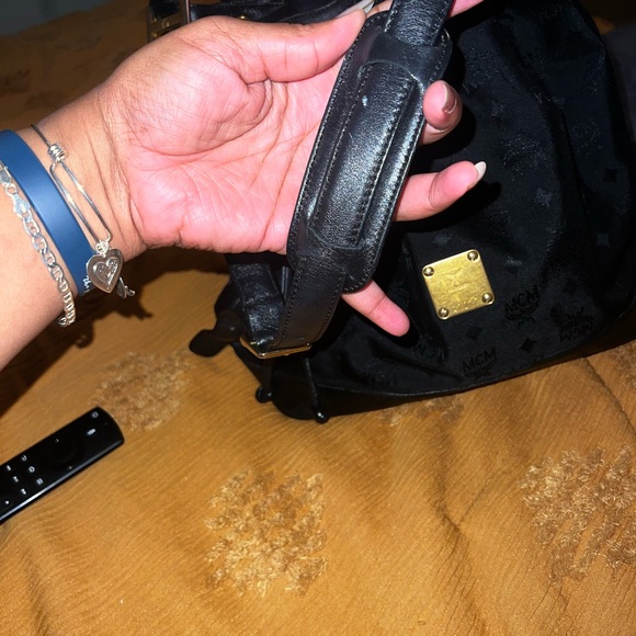 MCM Black and Gold Drawstring Bucketbag - Picture 3 of 13